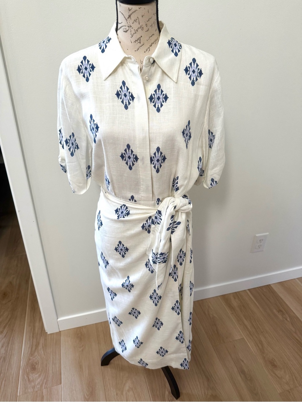 Alex Marie White Blue Geometric Print Wrap Midi Shirt Dress Size 8 NWT